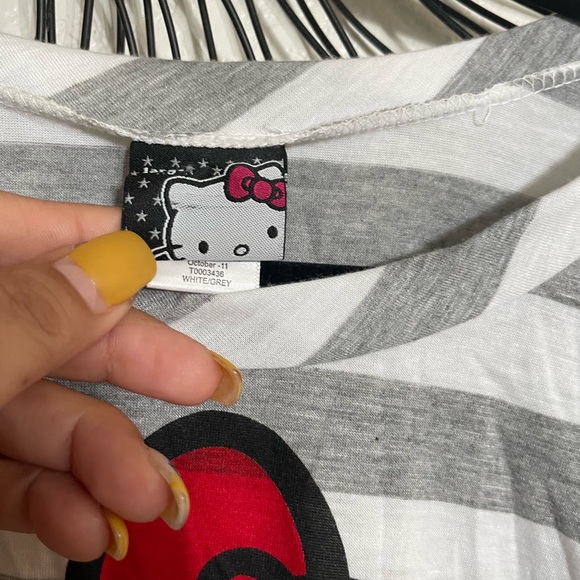 Authentic short Hello Kitty t-shirt - Picture 3 of 8